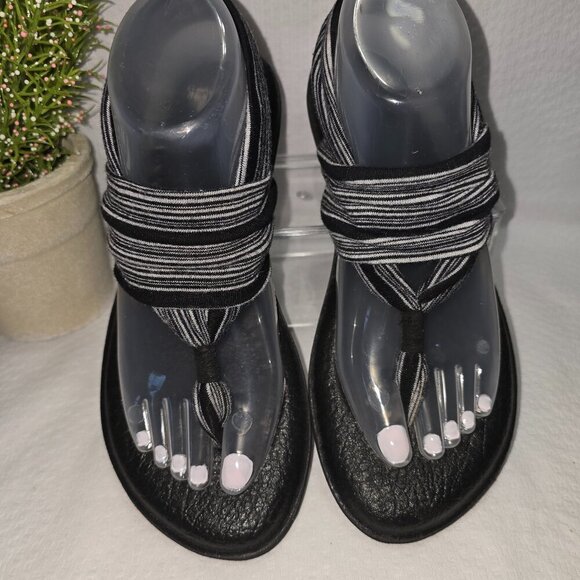 SANUK BLACK AND WHITE YOGO SLING CUSHIONED SLIDE ON SANDALS WOMENS SIZE 8 EUC - Picture 2 of 8